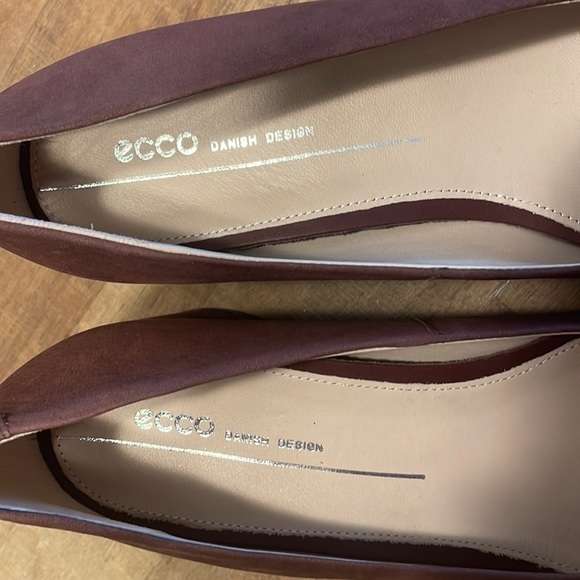 Ecco Women's Burgundy Heels - Picture 9 of 10